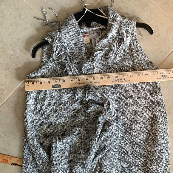 Mossimo supply Co size XS black and white fringed vest. A bit oversized NWOT - Picture 6 of 7
